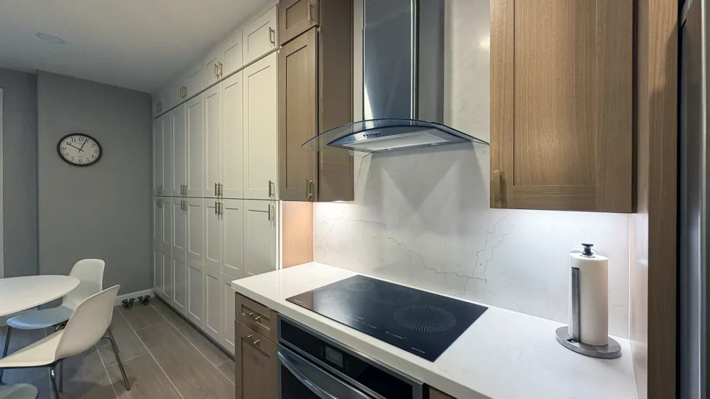 Modern kitchen remodel featuring soft self-closing hardware full-extension drawer glides and adjustable shelves in Antelope, CA by Tenax Construction